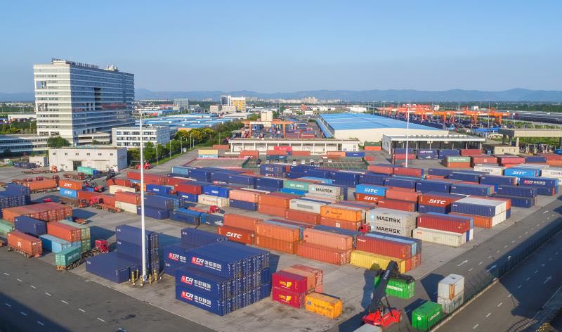 驰骋七年 这里出发的中欧班列跑出“加速度”——一座内陆港的进出口服务蝶变